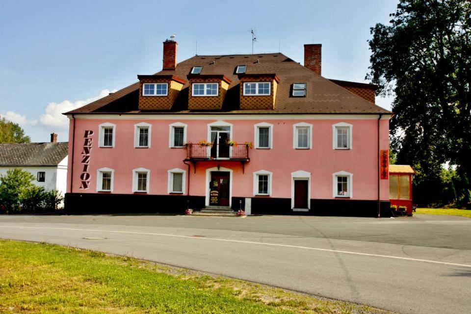 Penzion Mlynicky Dvur Cervena Voda Exterior foto