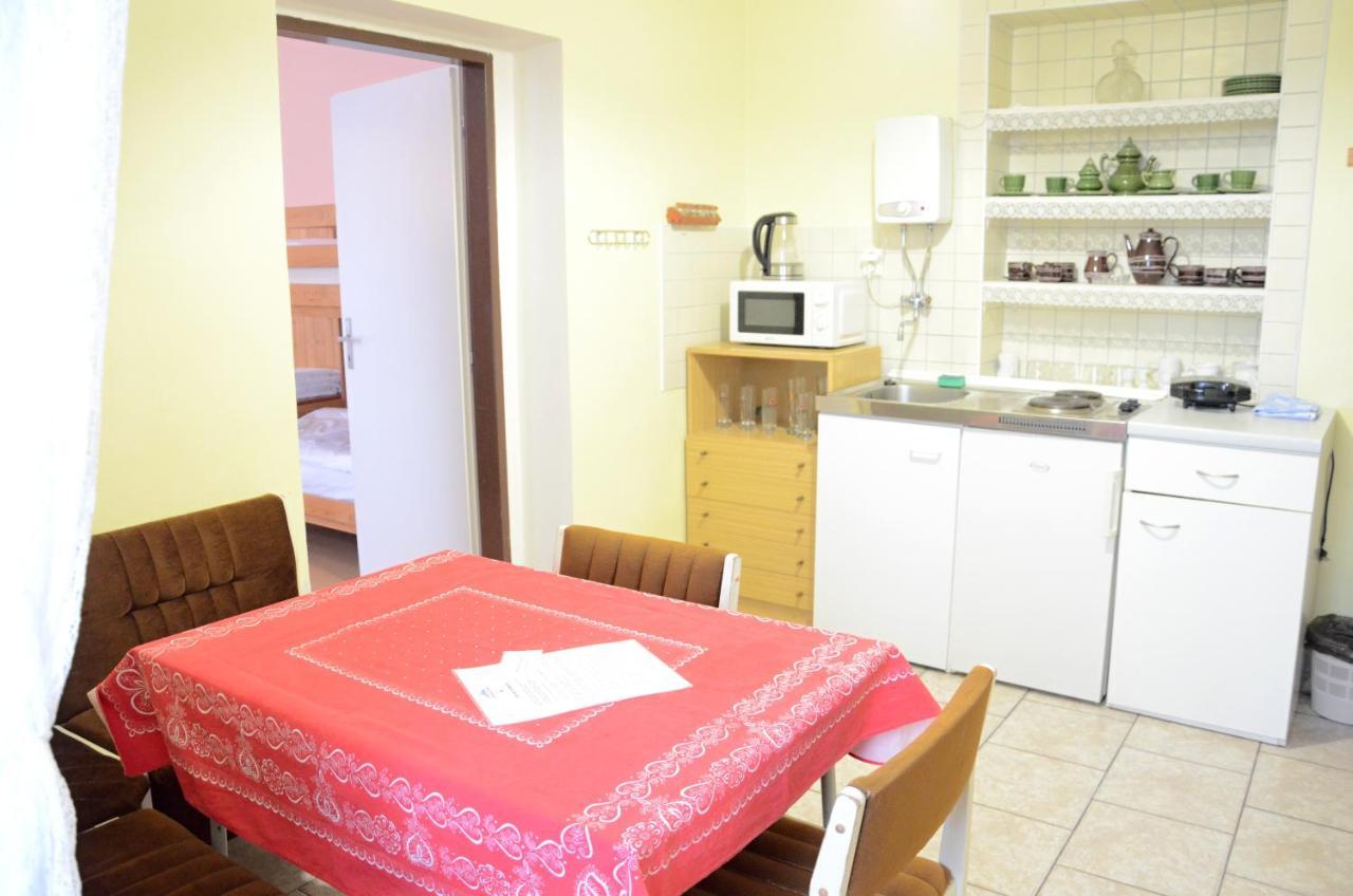 Penzion Mlynicky Dvur Cervena Voda Exterior foto