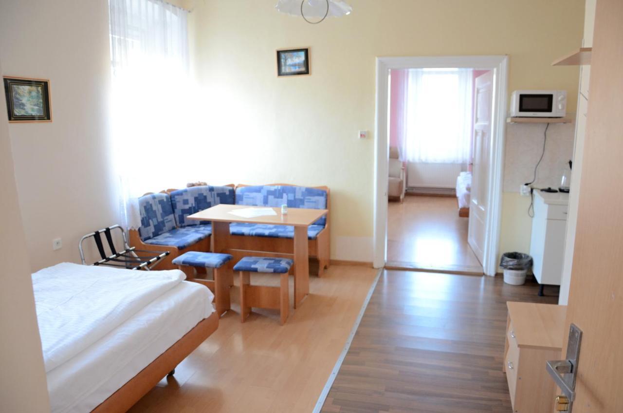 Penzion Mlynicky Dvur Cervena Voda Exterior foto