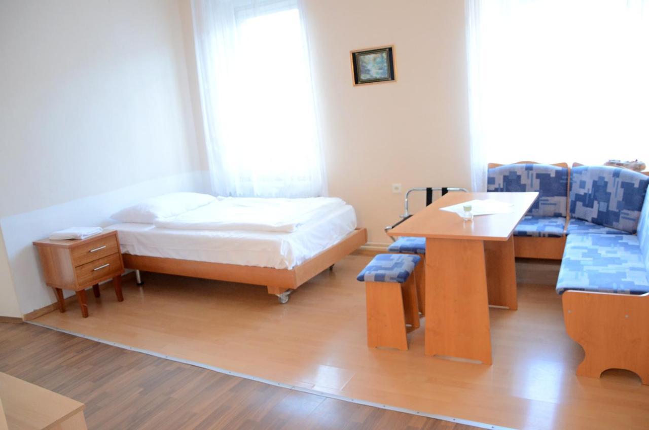 Penzion Mlynicky Dvur Cervena Voda Exterior foto